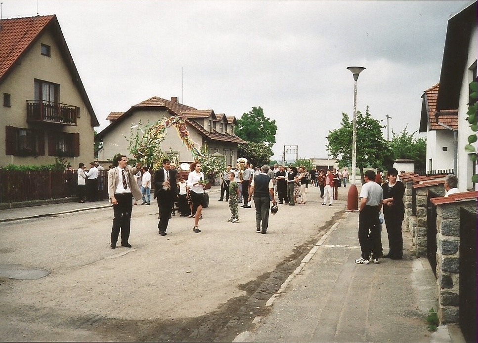 Rok 1995 - vlevo manželé Kurkovi, vpravo manželé Novákovi
